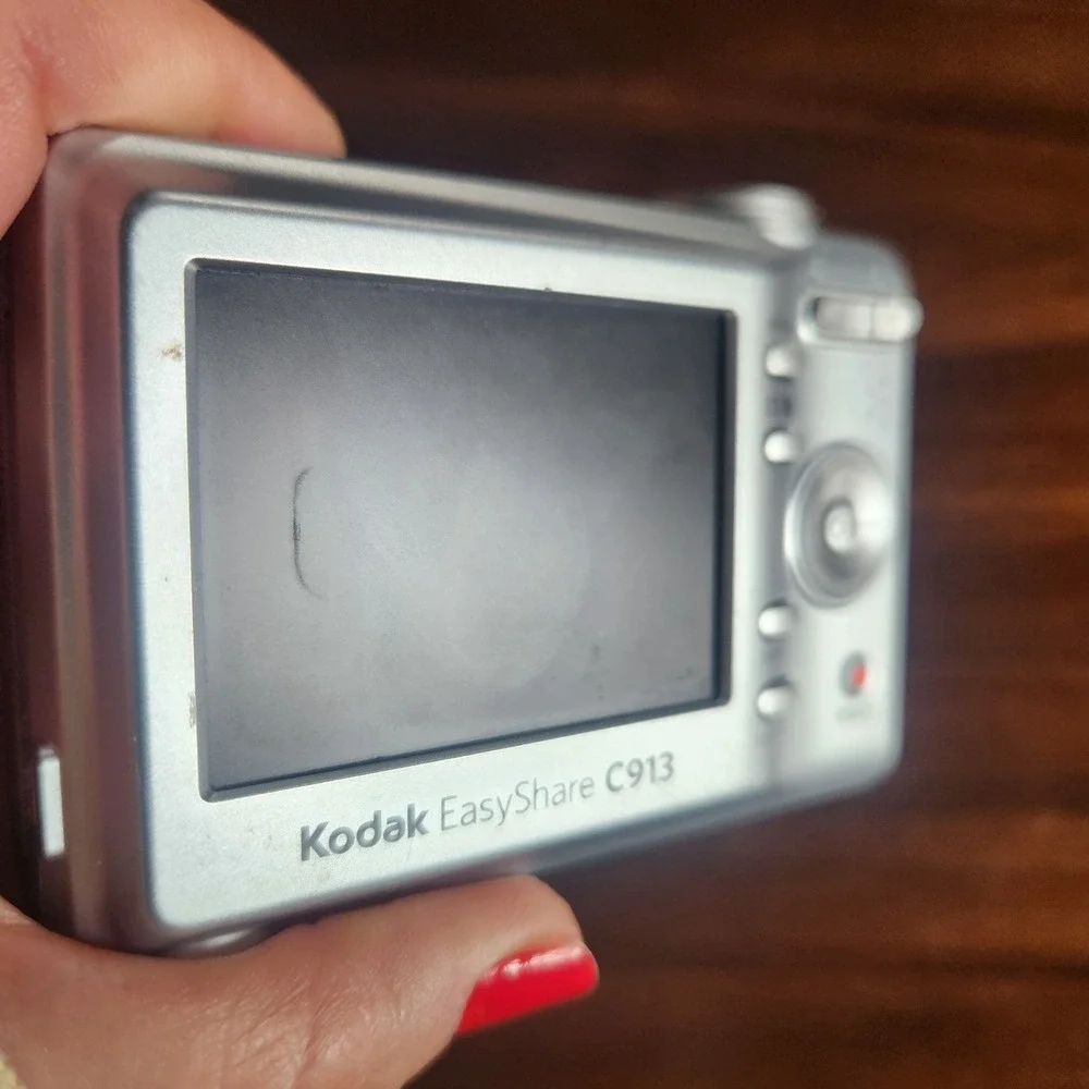 Kodak EasyShare C913 Digital Camera 9.2MP, 3X Optical Zoom, Silver. Read